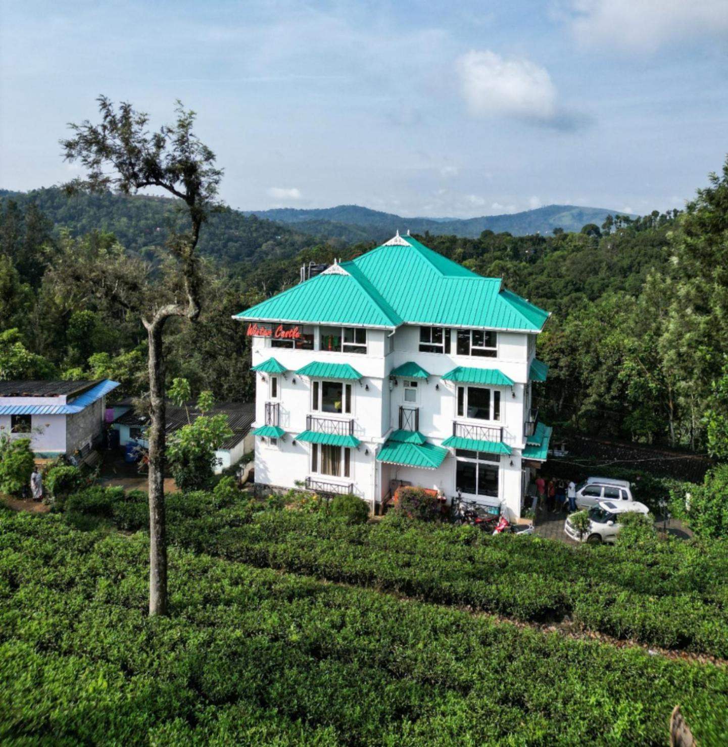 Lumino Winter Castle Hotel Pooppara Exterior photo
