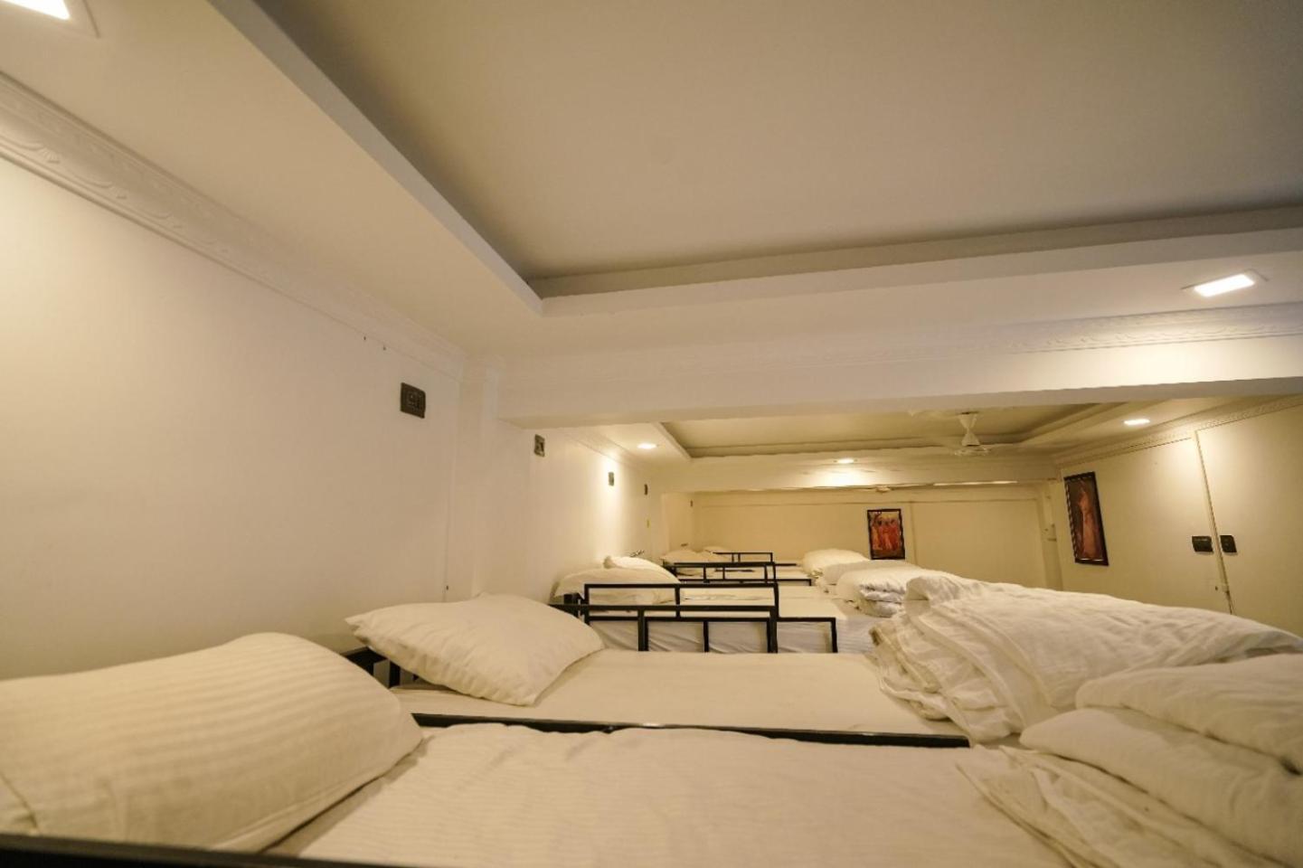 Lumino Winter Castle Hotel Pooppara Exterior photo